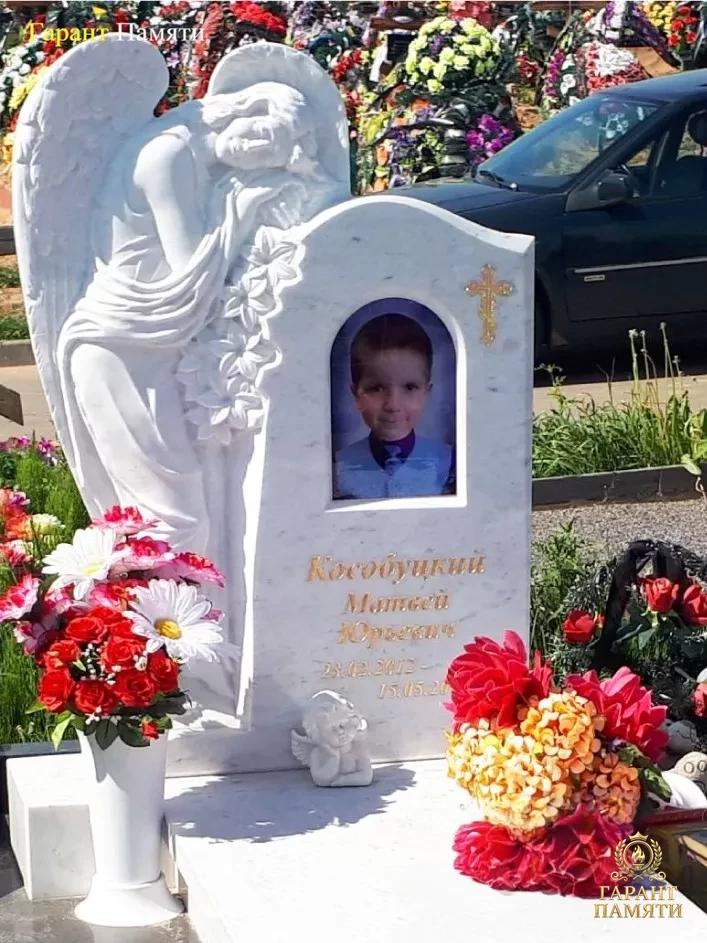 Памятник из белого мрамора №14